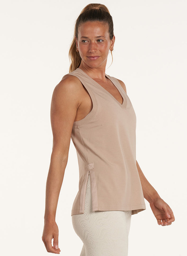 Long Line Slit Tank Oatmilk