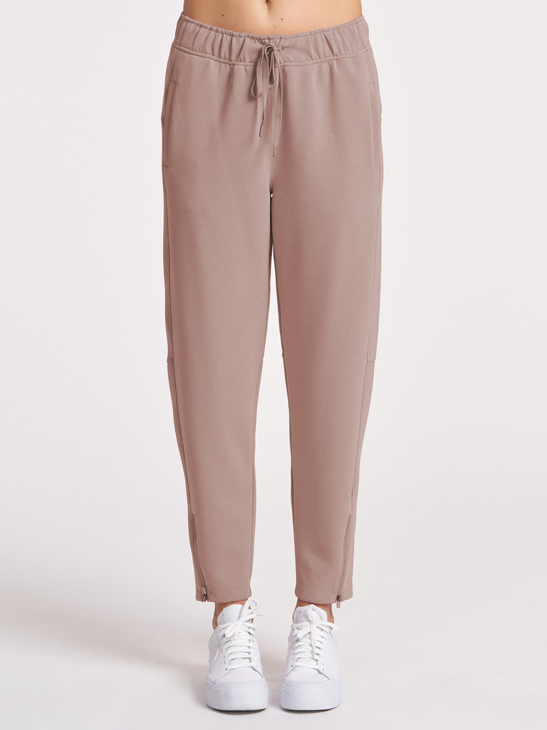 Ultraluxe Barrel Leg Zip Pant in Vintage Taupe